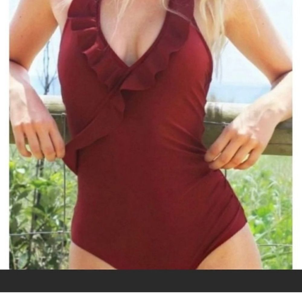 ♥️Cupshe Ruffled swimsuit Women's NWT